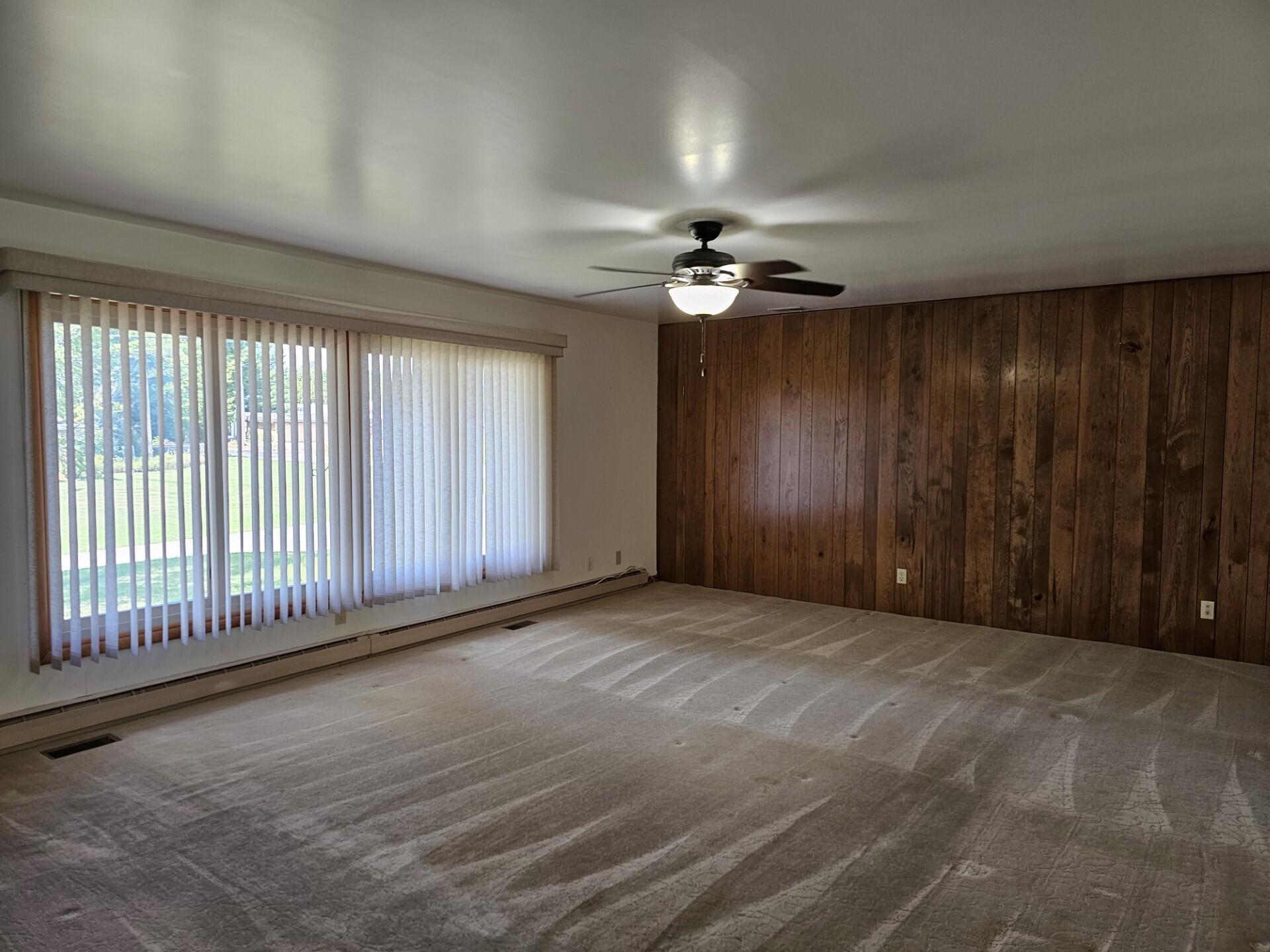 4872 Lester Avenue Fremont, MI 49412 - Photo 6 of 35 Living room