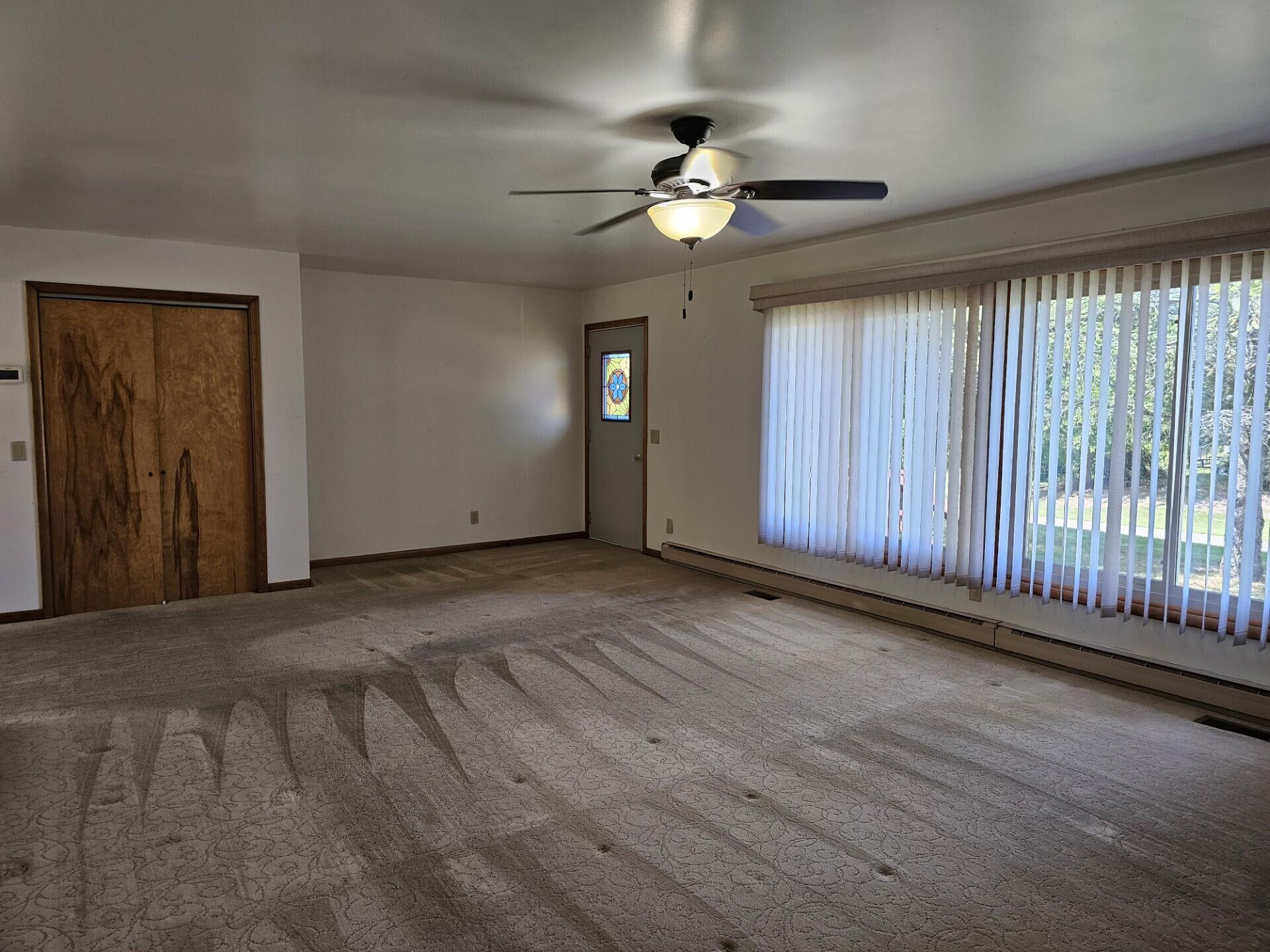 4872 Lester Avenue Fremont, MI 49412 - Photo 7 of 35 Living room