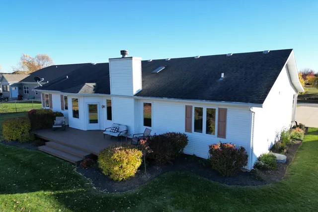 $630,000 | 522 Bridgewater Circle, Williams Bay, WI 53191