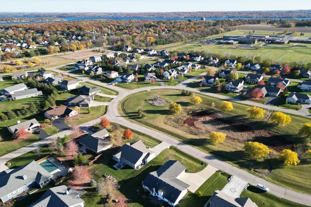 $630,000 | 522 Bridgewater Circle, Williams Bay, WI 53191