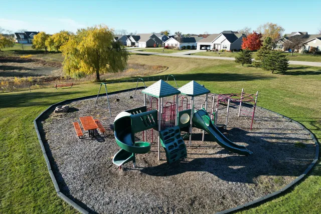 $630,000 | 522 Bridgewater Circle, Williams Bay, WI 53191