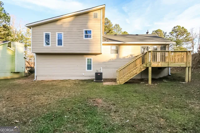 a view of house with backyard