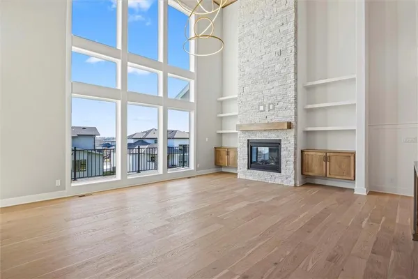 $975,900 | 517 Bentwater Drive, Raymore, MO 64083