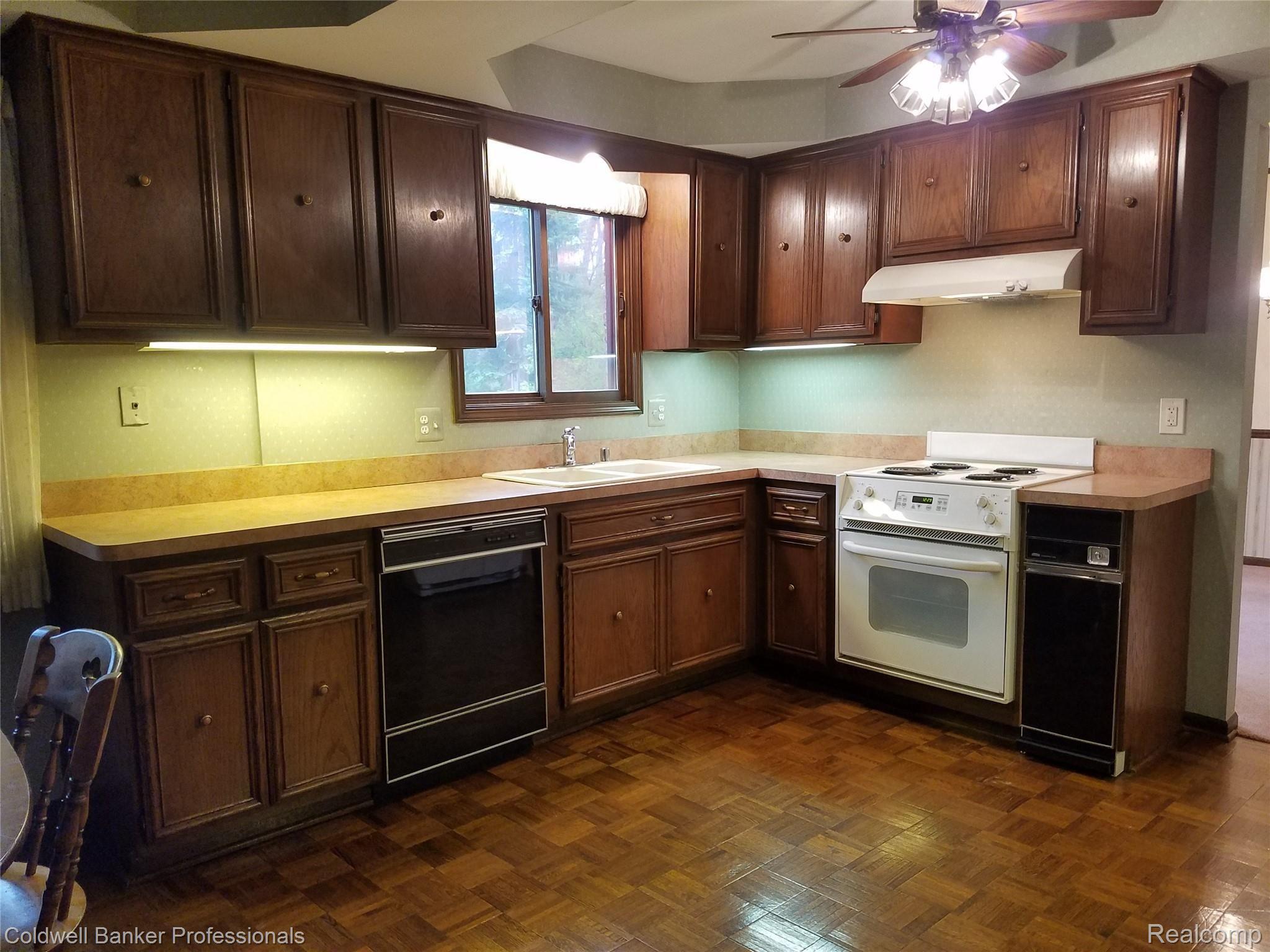 1862 Ludgate Lane Rochester, MI 48309 - Photo 15 of 54 1862_Ludgate_Parquet wood floor is fantastic!