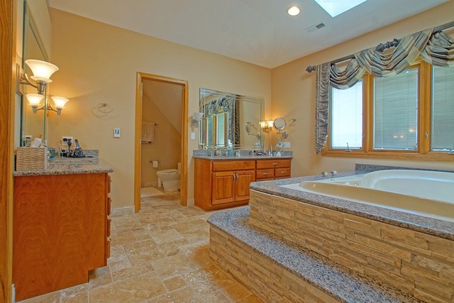 300 Greenfeather Lane Elgin, IL 60120 - Photo 13 of 25