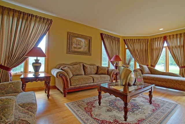 300 Greenfeather Lane Elgin, IL 60120 - Photo 4 of 25