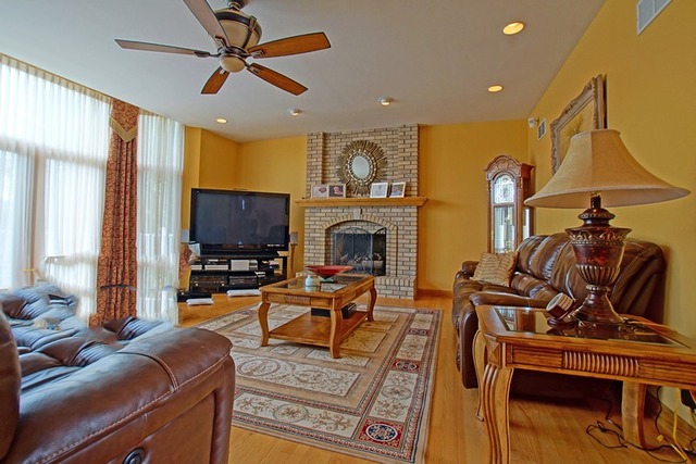 300 Greenfeather Lane Elgin, IL 60120 - Photo 7 of 25
