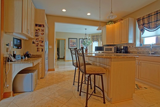 300 Greenfeather Lane Elgin, IL 60120 - Photo 8 of 25