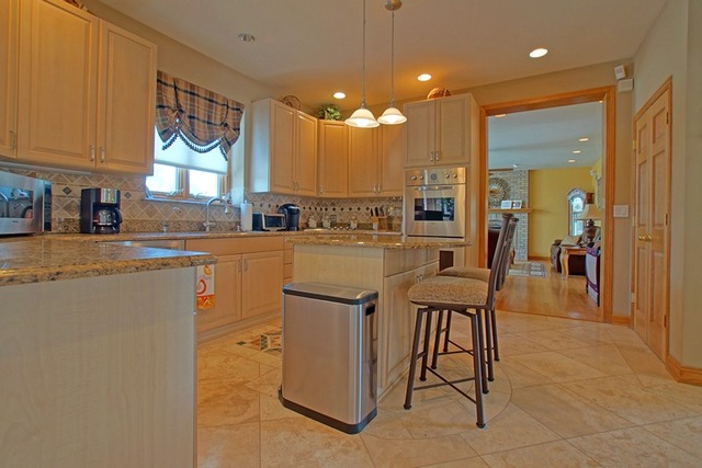 300 Greenfeather Lane Elgin, IL 60120 - Photo 9 of 25