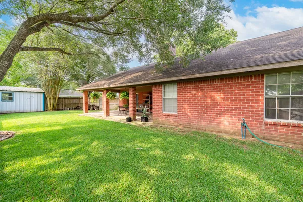 a view of a house with a backyard