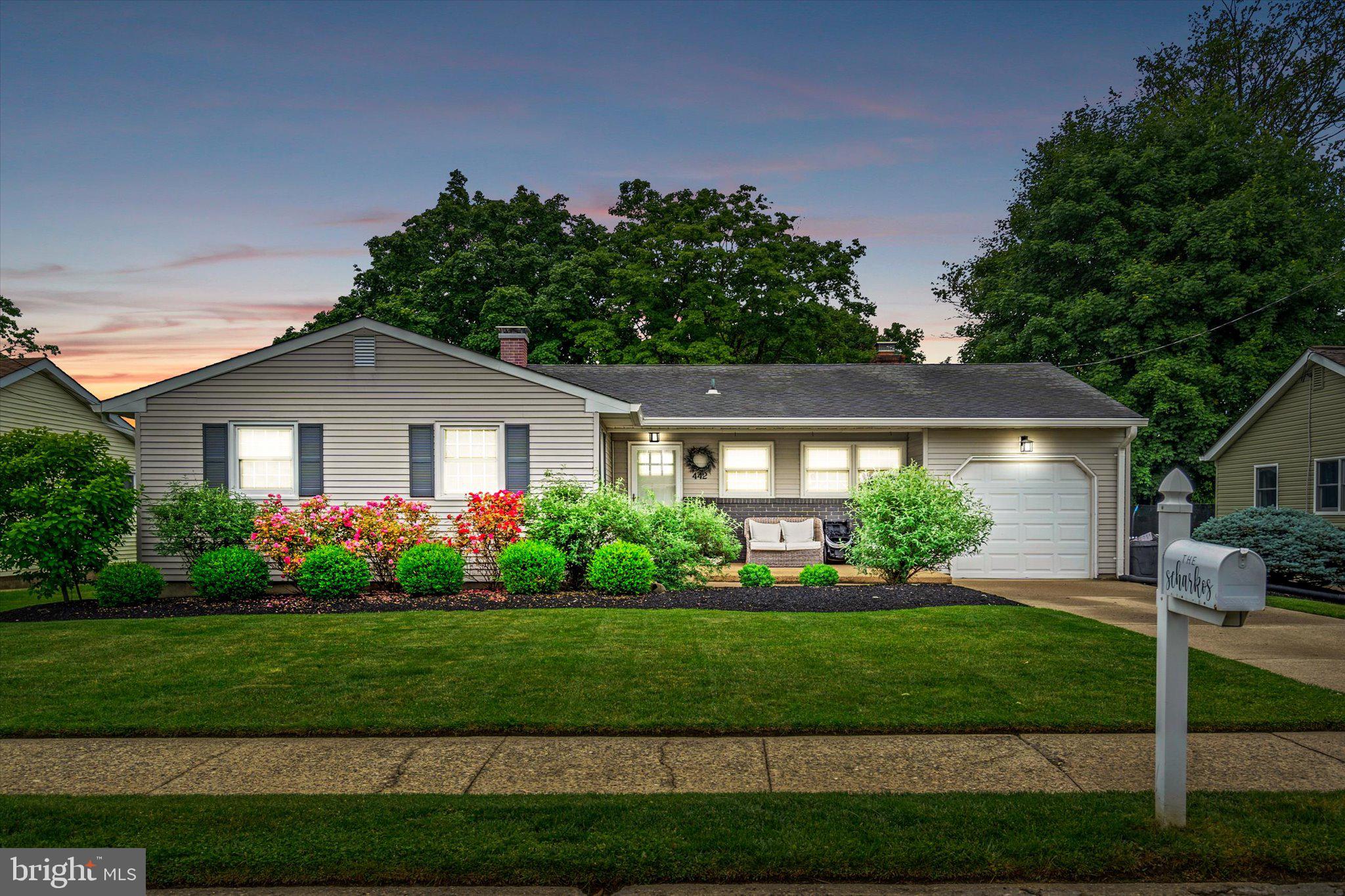 442 Paxson Avenue Hamilton, NJ 08690 - Photo 1 of 33