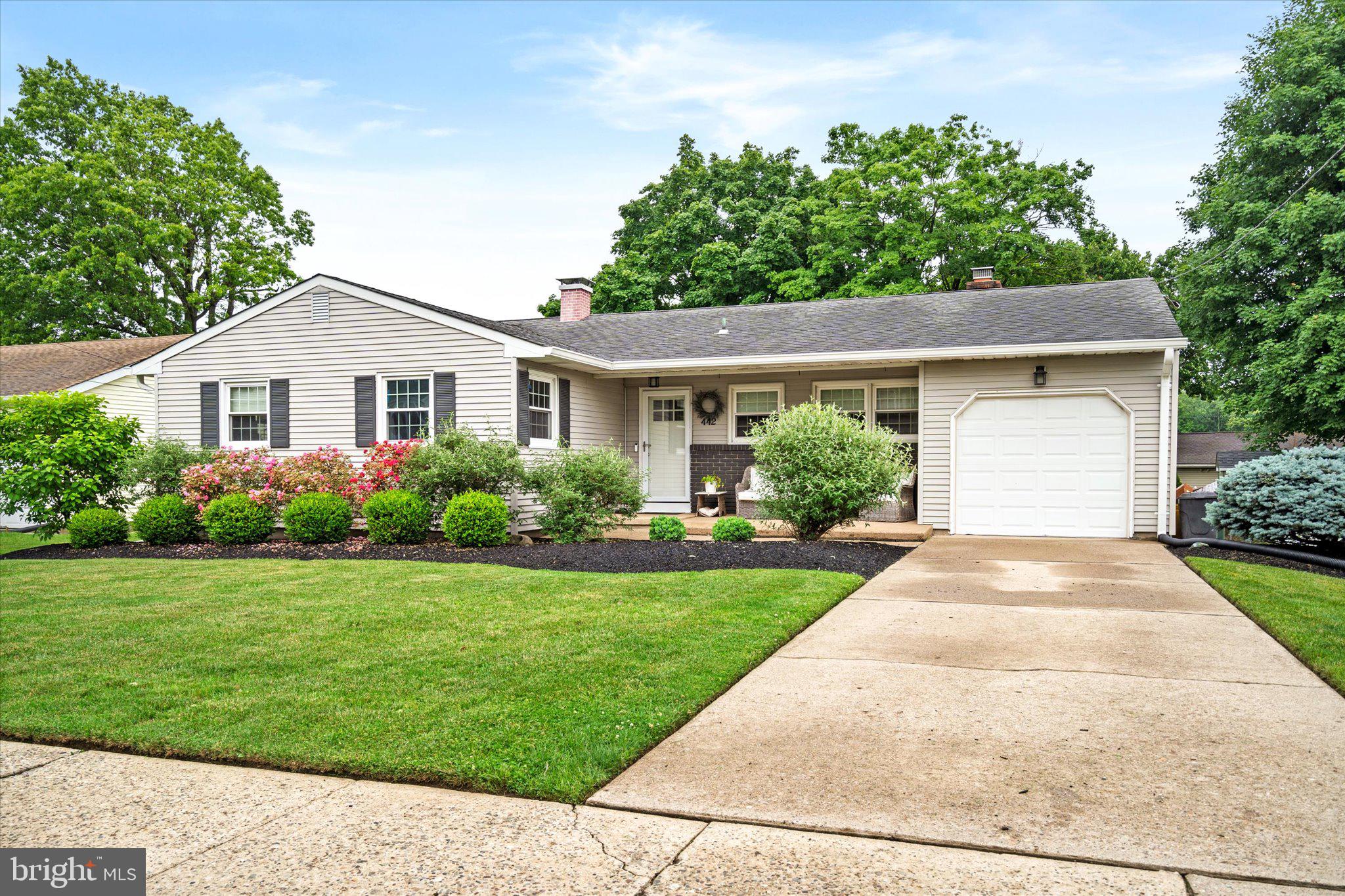 442 Paxson Avenue Hamilton, NJ 08690 - Photo 2 of 33