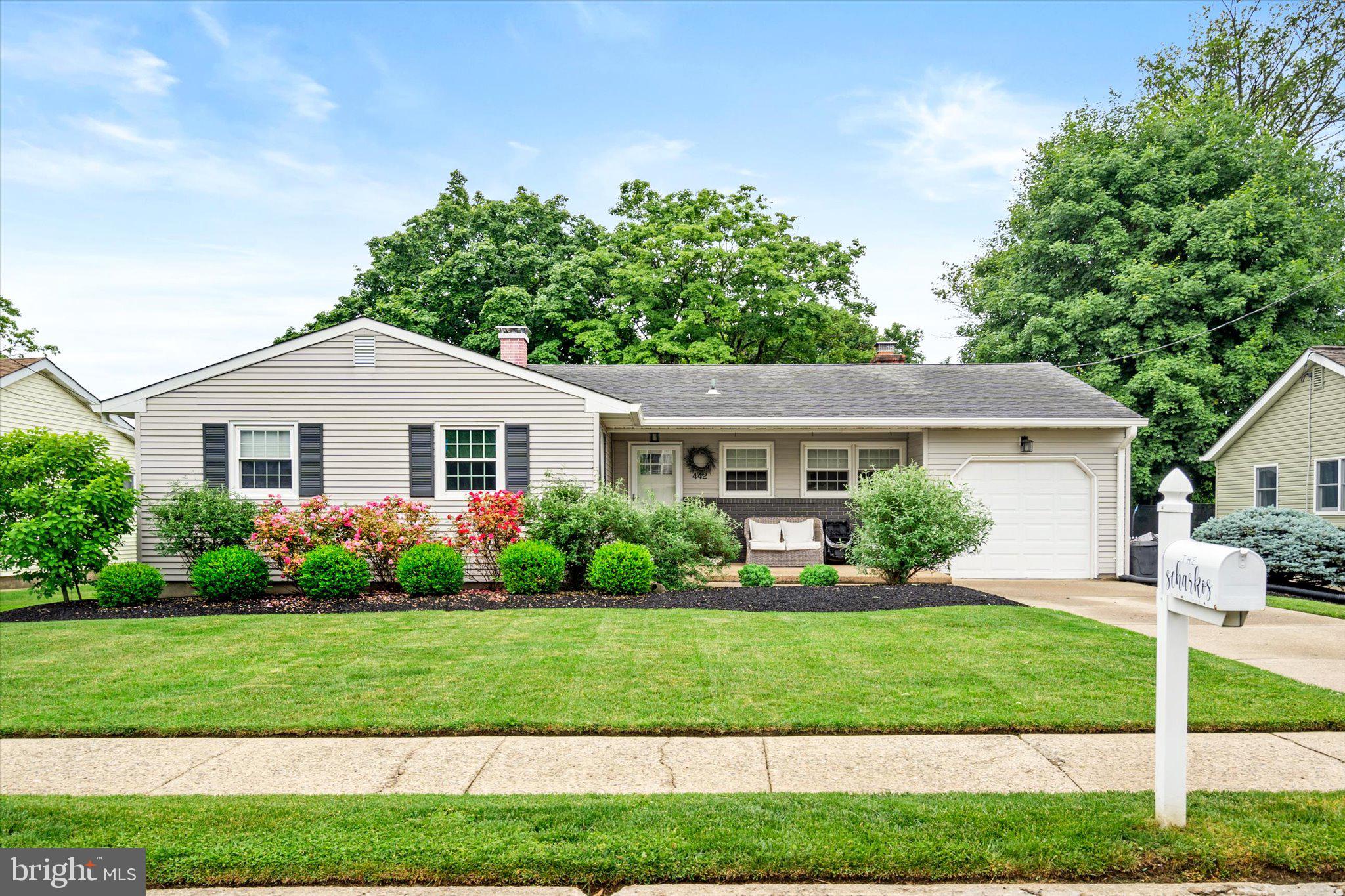 442 Paxson Avenue Hamilton, NJ 08690 - Photo 3 of 33