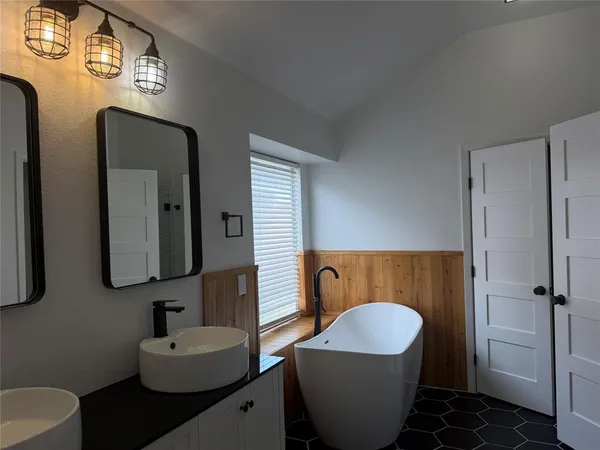 $2,500 | 7123 Lake Hill Trail, Sachse, TX 75048