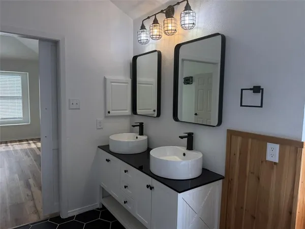$2,500 | 7123 Lake Hill Trail, Sachse, TX 75048