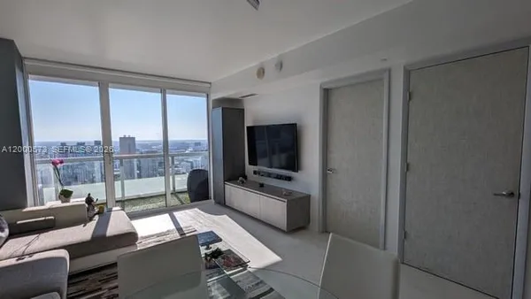 $3,200 | 50 Biscayne Boulevard, Unit 5107, Miami, FL 33132
