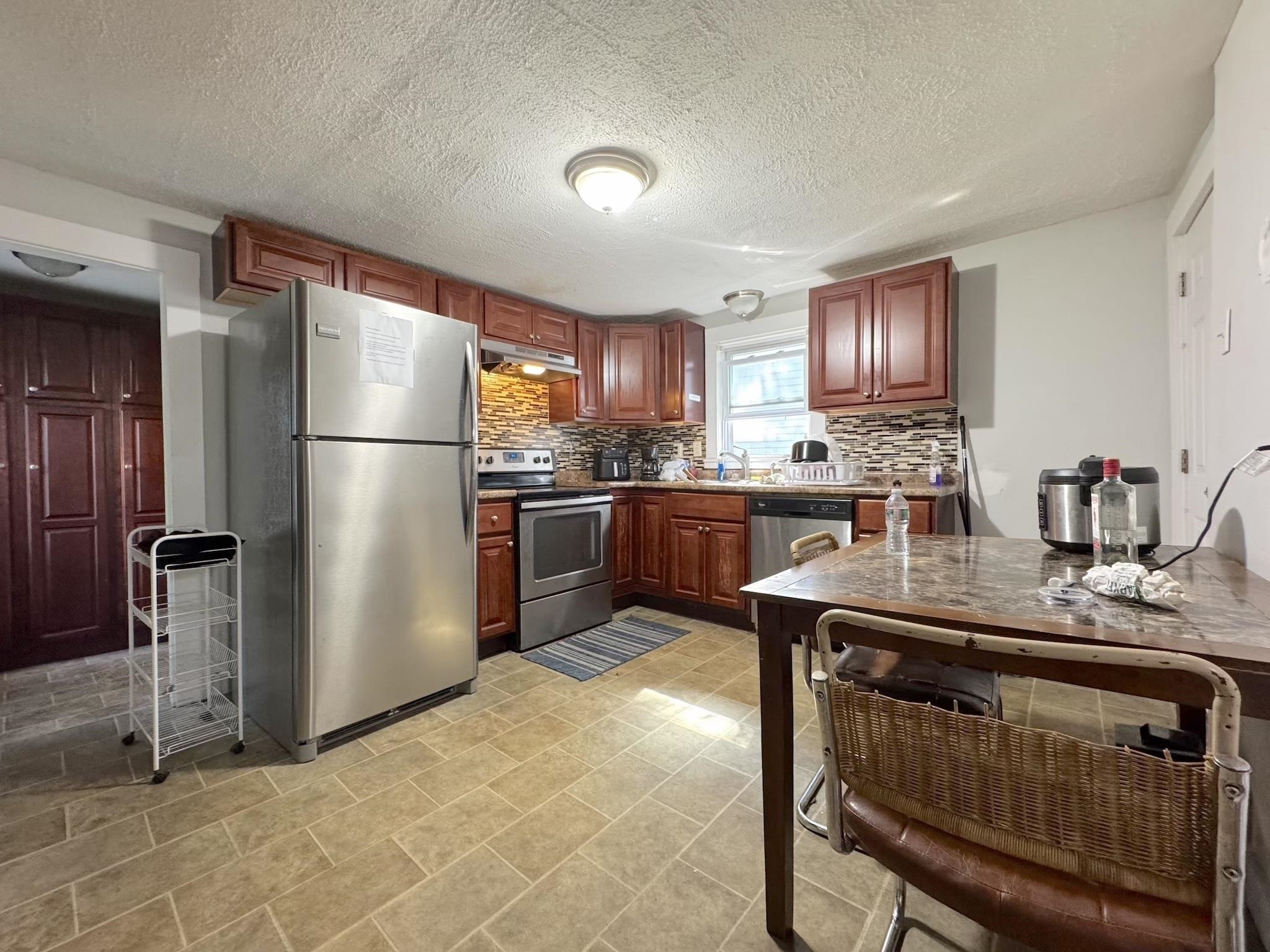 447 Hanover Street Manchester, NH 03104 - Photo 7 of 31 Gallery Image 7