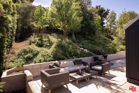 $2,395,000 | 28960 Crags Drive, Agoura Hills, CA 91301