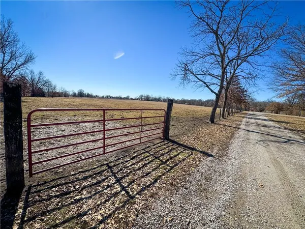 $1,199,000 | 29721 South Hess Road, Harrisonville, MO 64701