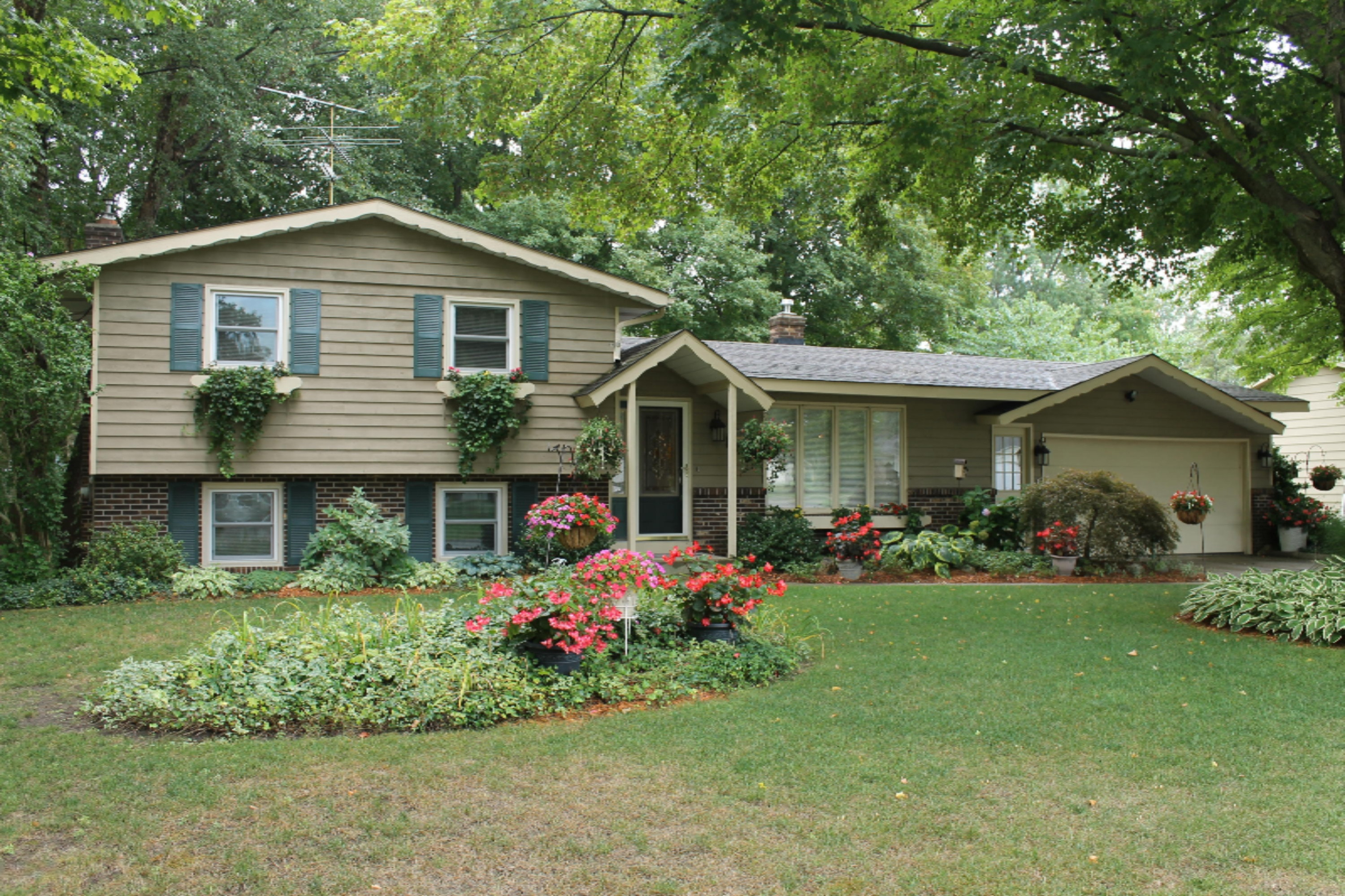 7850 Ridgewood Drive Jenison, MI 49428 - Photo 1 of 25 IMG_1390