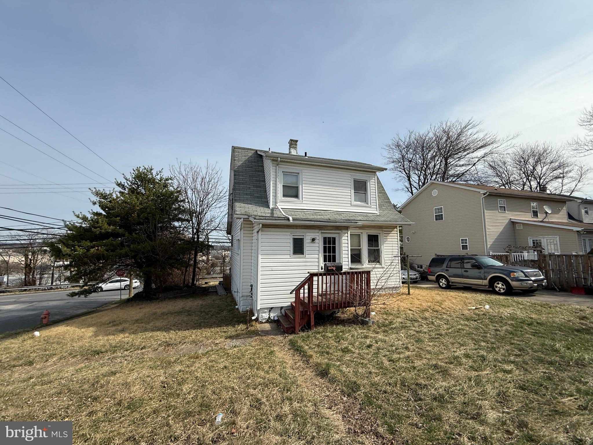 900 North Point Road Baltimore, MD 21224 - Photo 2 of 12 a view of a car park in front of house