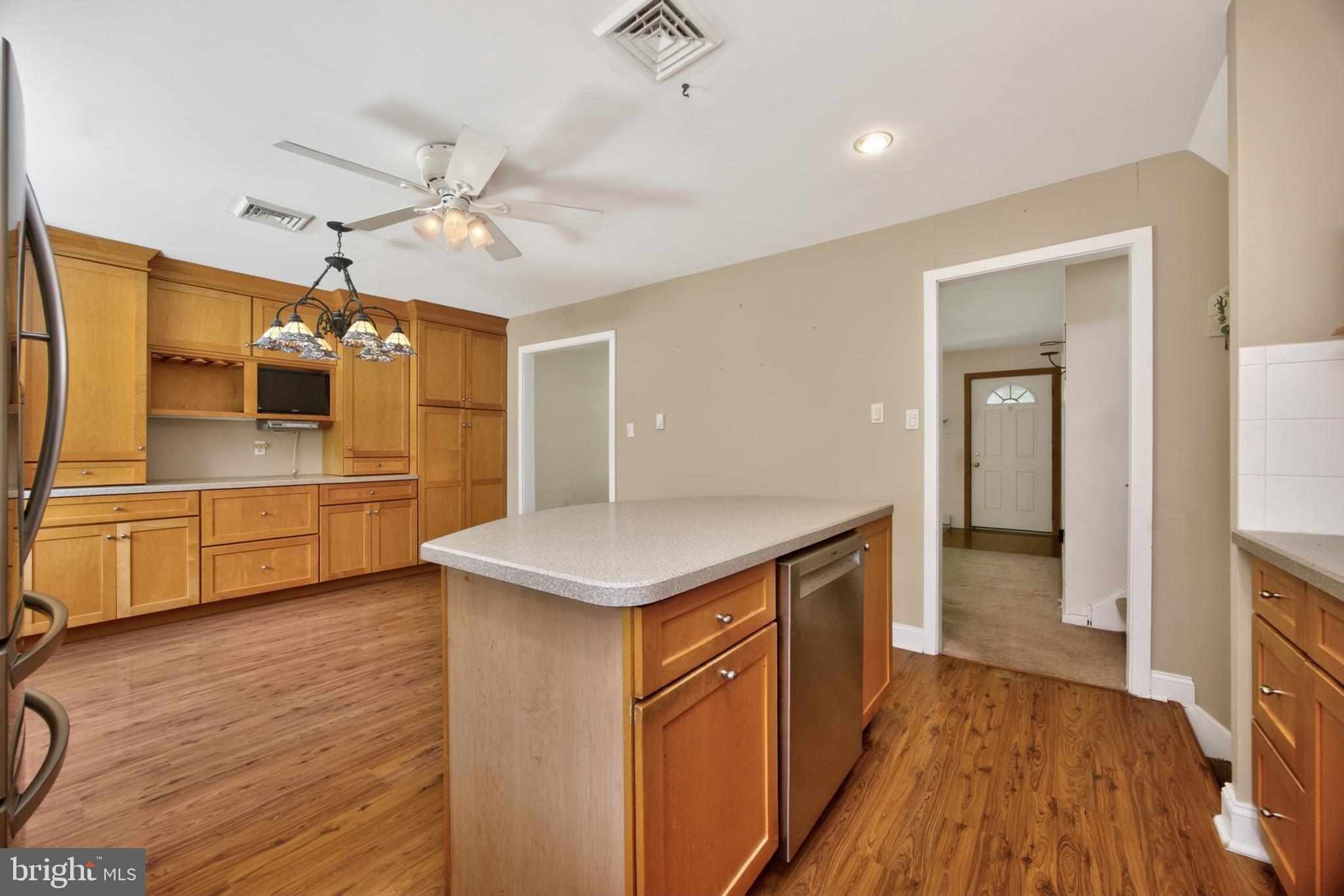726 Claire Road Warminster, PA 18974 - Photo 5 of 36