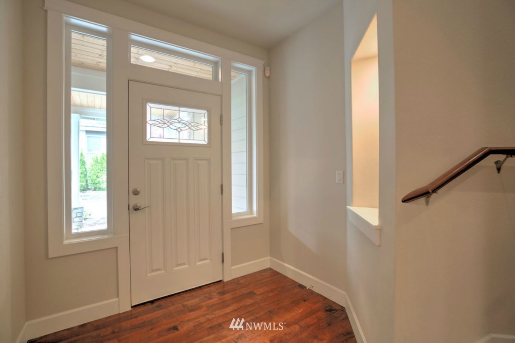 512 Union Avenue Northeast, Unit D Renton, WA 98059 - Photo 2 of 25 Gallery Image 2