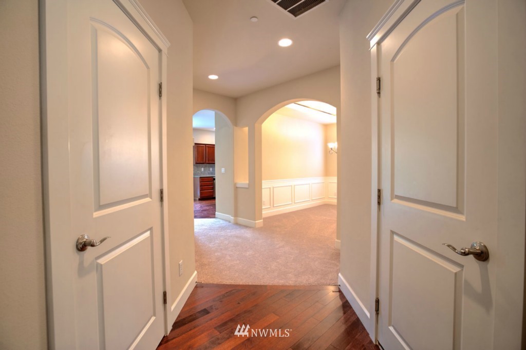 512 Union Avenue Northeast, Unit D Renton, WA 98059 - Photo 3 of 25 Gallery Image 3