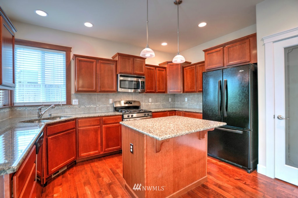 512 Union Avenue Northeast, Unit D Renton, WA 98059 - Photo 8 of 25 Gallery Image 8