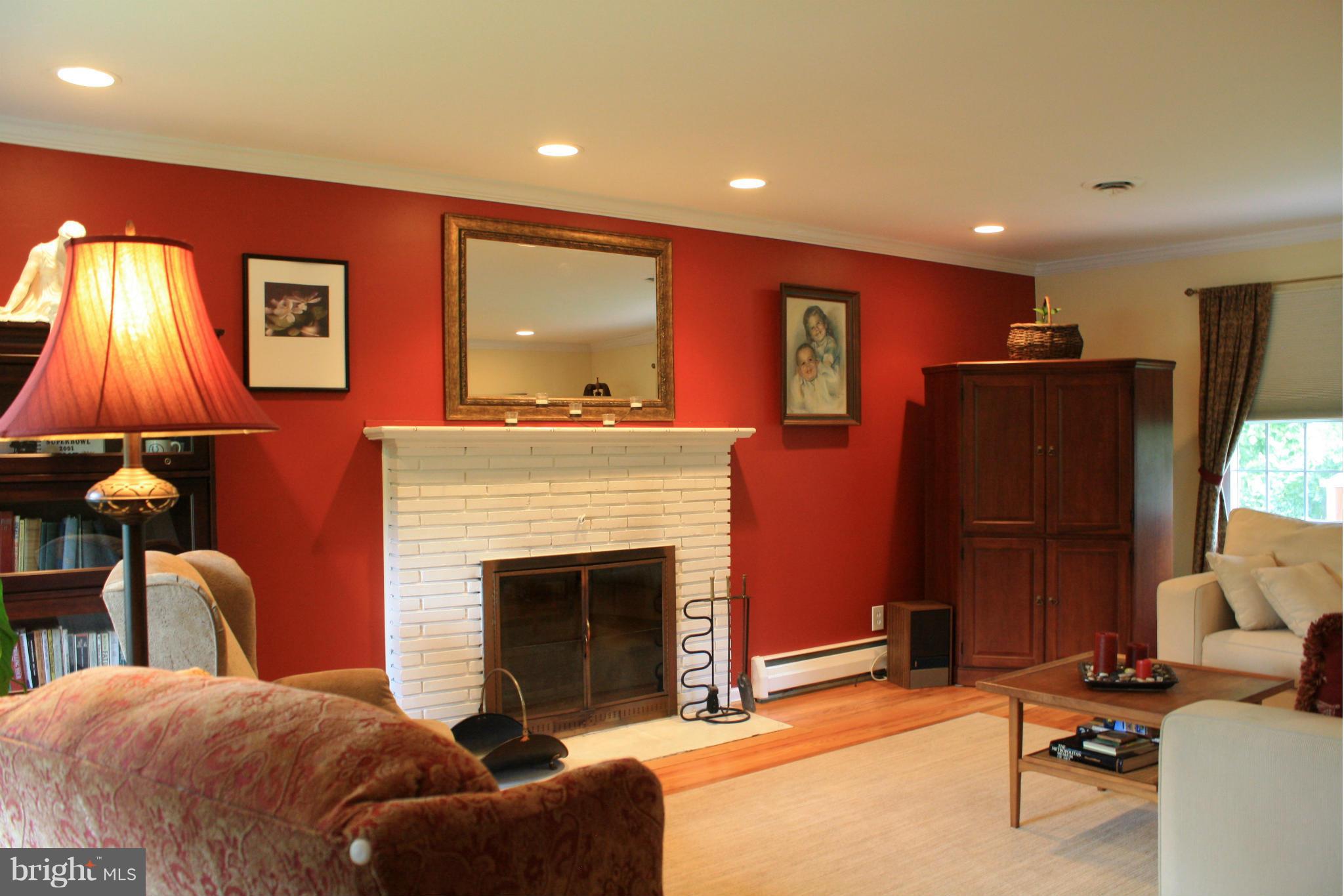 815 Shelley Road Baltimore, MD 21286 - Photo 7 of 30 Living Room