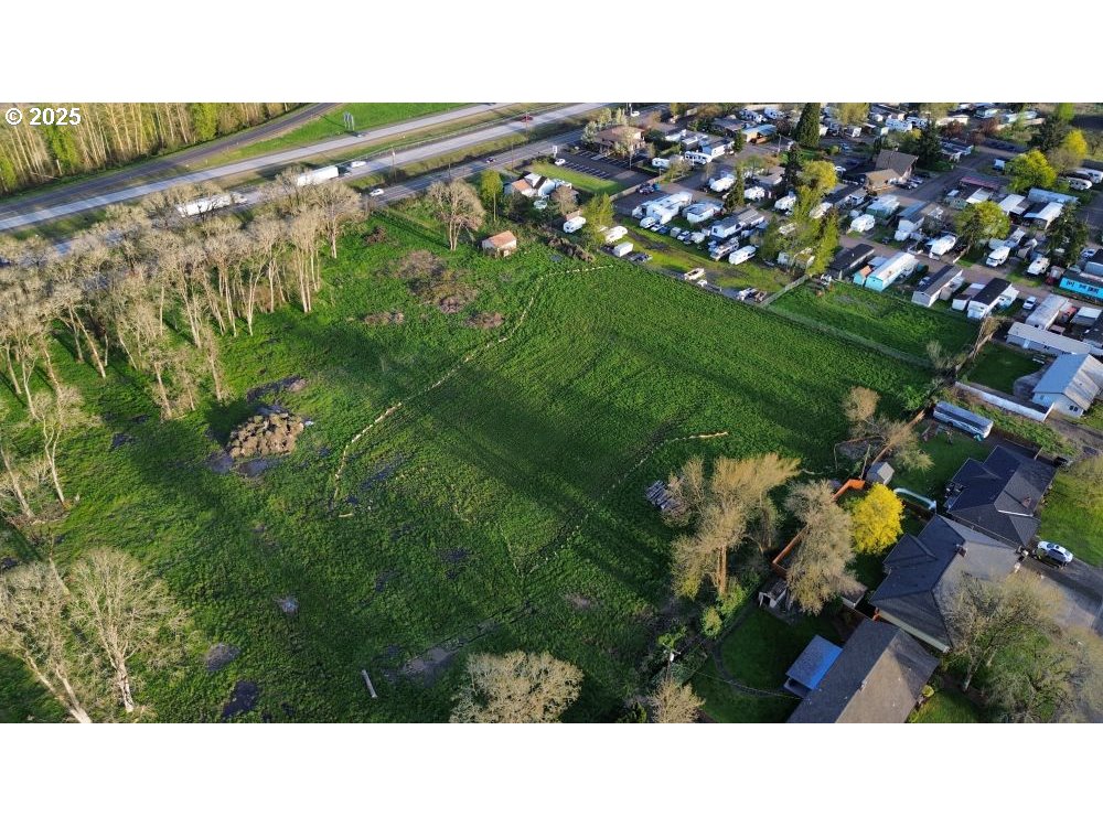 a black and white photo of a city