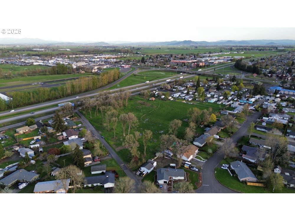840 Airport Road Southeast Albany, OR 97322 - Photo 4 of 4 a view of city and mountain