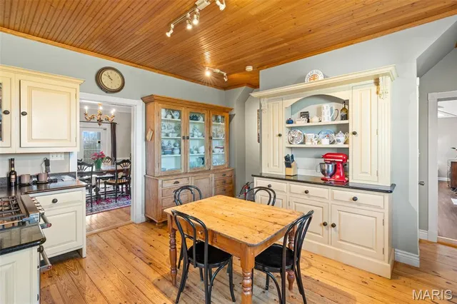 $925,000 | 100 Little White Oak Road, New Haven, MO 63068