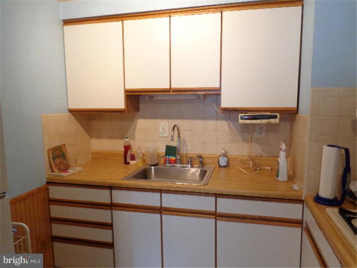 4207 Greenmount Road Philadelphia, PA 19154 - Photo 9 of 25 Kitchen