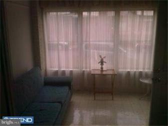 550 Marwood Road Philadelphia, PA 19120 - Photo 2 of 4 Living Room