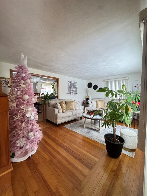 4 Dunbar Street Providence, RI 02909 - Photo 6 of 26