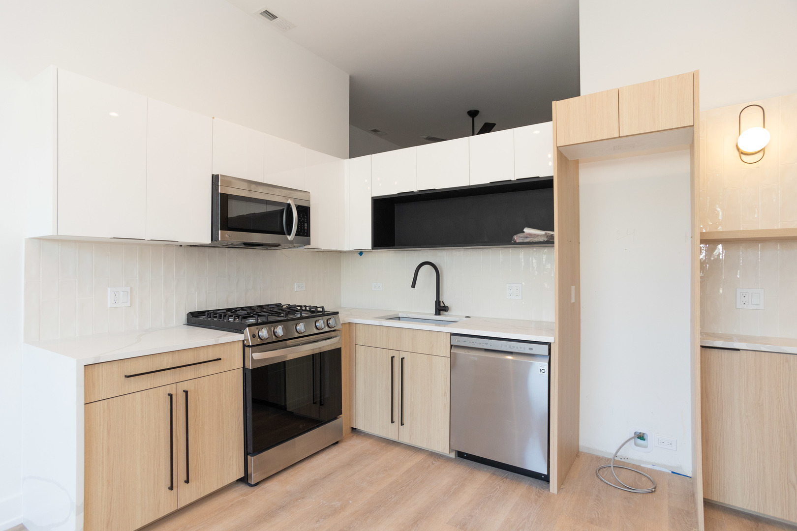 2042 West Irving Park Road, Unit 204 Chicago, IL 60618 - Photo 2 of 15