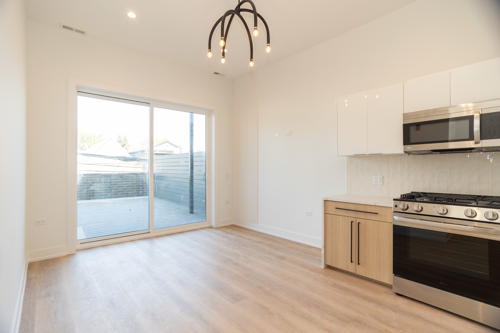 2042 West Irving Park Road, Unit 204 Chicago, IL 60618 - Photo 5 of 15