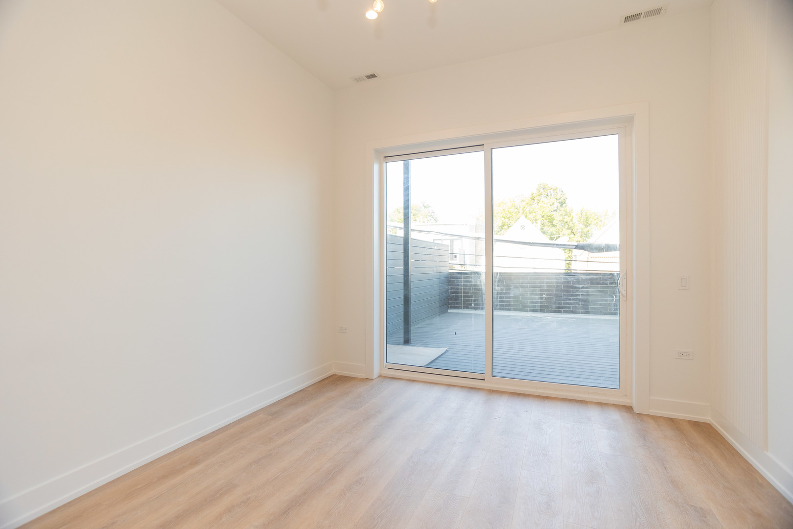 2042 West Irving Park Road, Unit 204 Chicago, IL 60618 - Photo 6 of 15