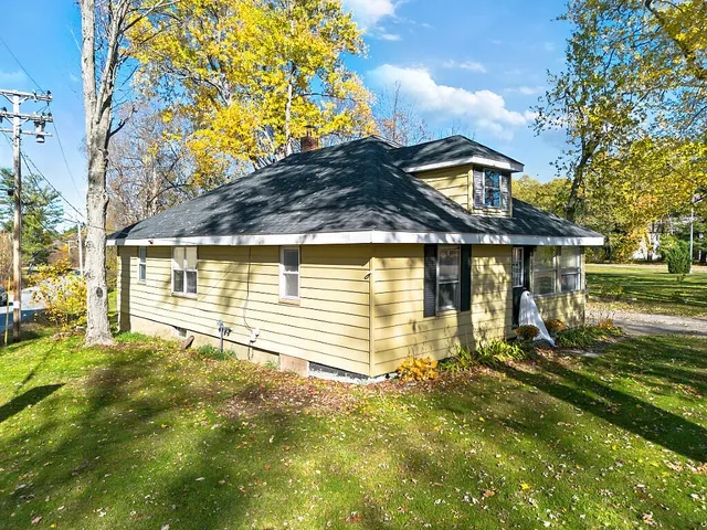 $260,000 | 229 Highland Avenue, Gardiner, ME 04345