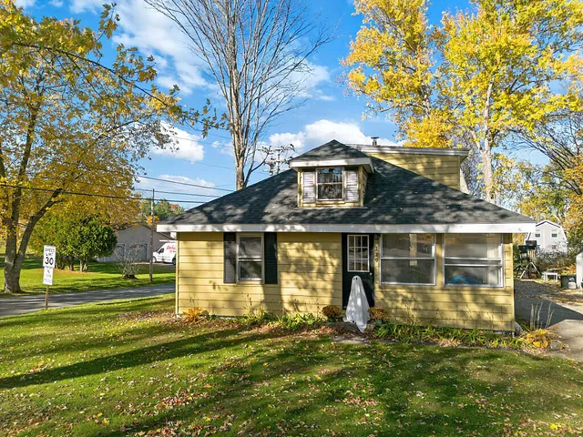 $260,000 | 229 Highland Avenue, Gardiner, ME 04345