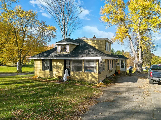 $260,000 | 229 Highland Avenue, Gardiner, ME 04345