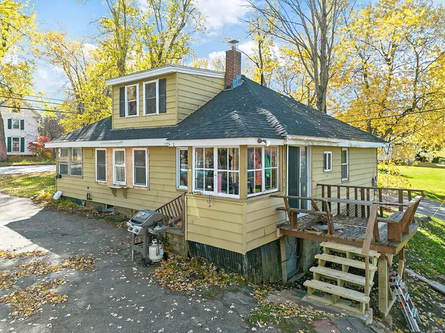 $260,000 | 229 Highland Avenue, Gardiner, ME 04345