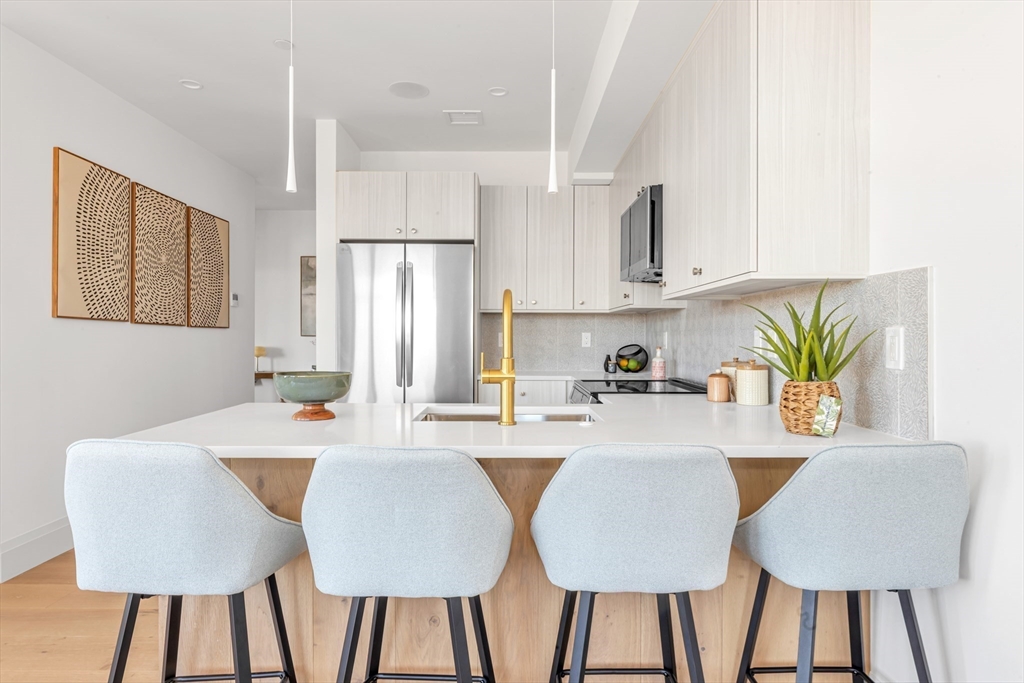 34 Oak Street, Unit 302 Boston, MA 02136 - Photo 2 of 28