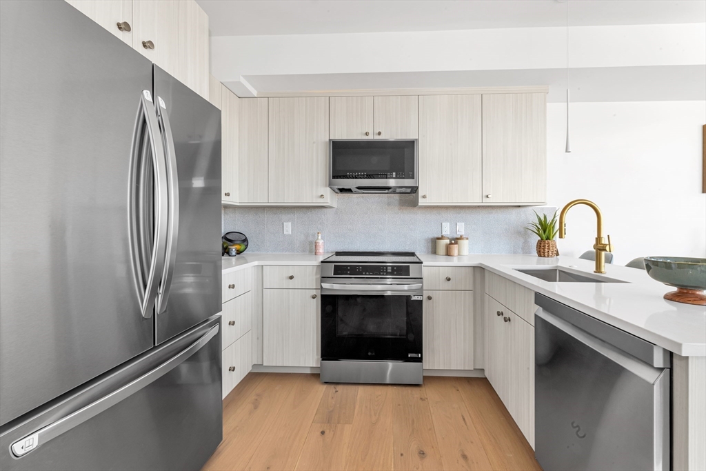 34 Oak Street, Unit 302 Boston, MA 02136 - Photo 4 of 28