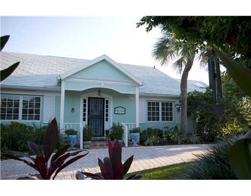 221 Pirates Place Jupiter Inlet Colony, FL 33469 - Photo 1 of 15 Primary Photo