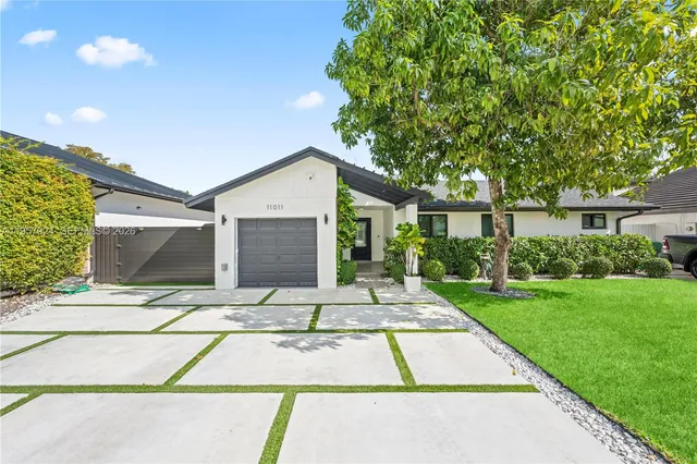 a view of a house with a yard