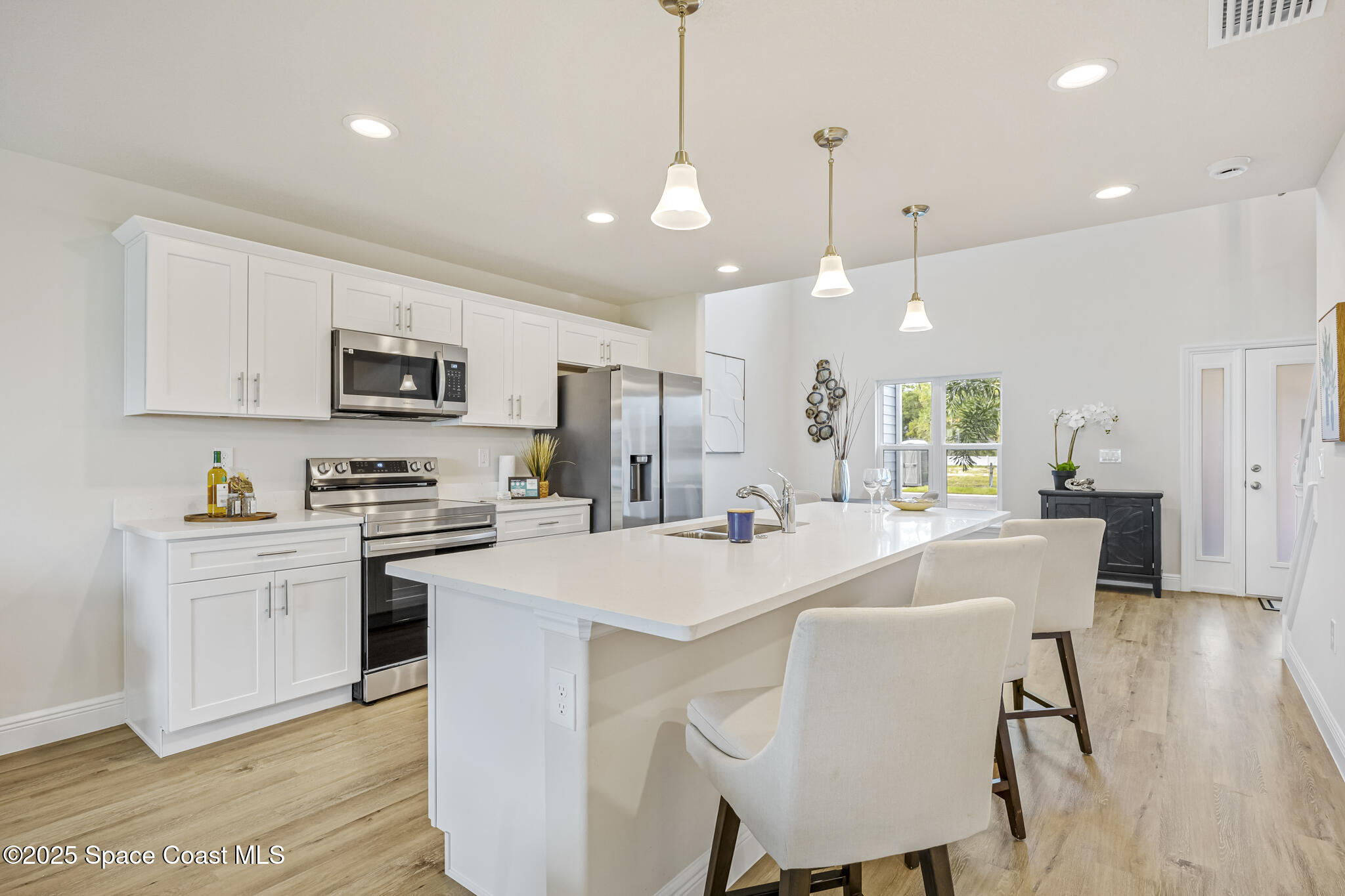 208-238 Hidden Wds Place Melbourne, FL 32901 - Photo 16 of 35 Staged - End Unit Kitchen