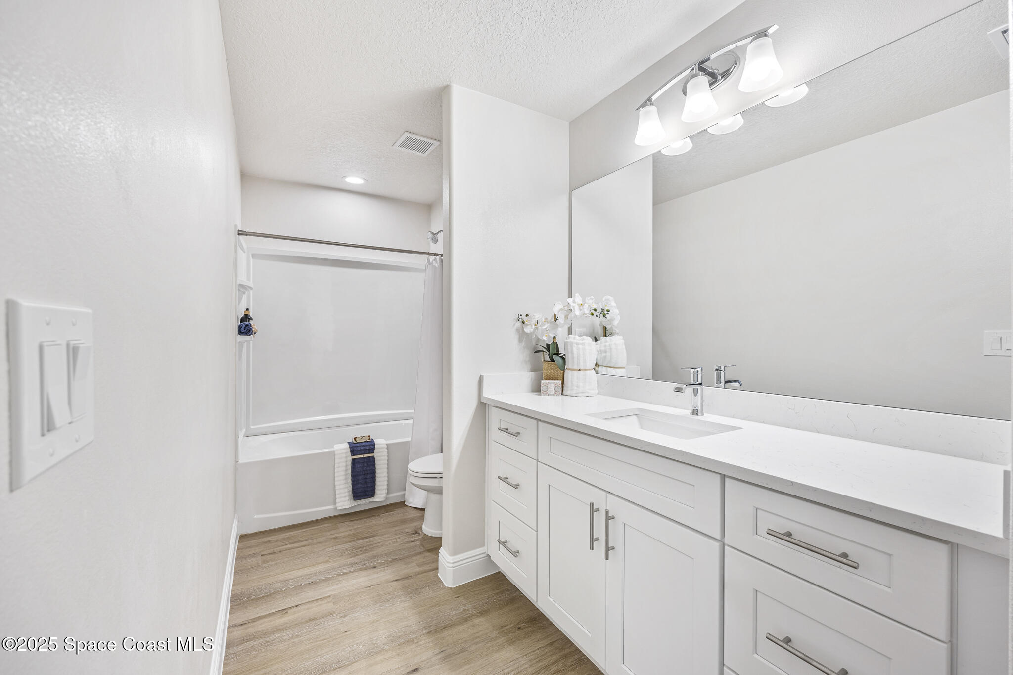 208-238 Hidden Wds Place Melbourne, FL 32901 - Photo 20 of 35 Staged Bathroom