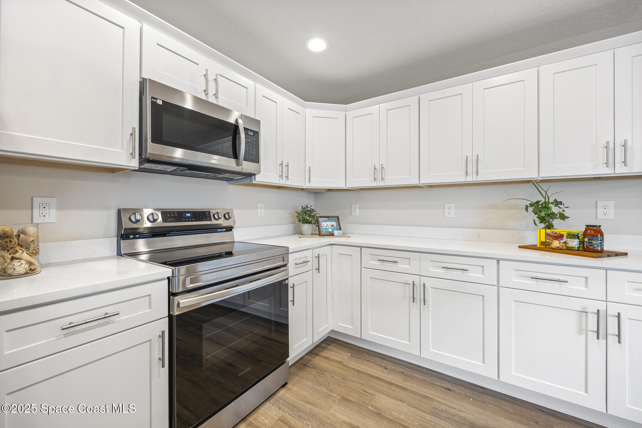 208-238 Hidden Wds Place Melbourne, FL 32901 - Photo 28 of 35 Middle Unit Kitchen